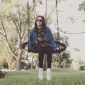 Meet your Posher, Courtney